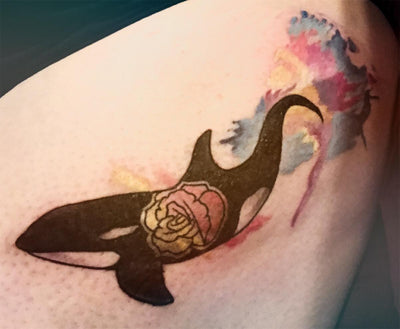Tattoo ink with redness around it in person's leg