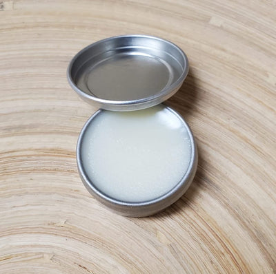 Cuticle Balm Lifestyle Indoor Texture
